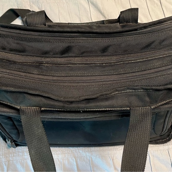 Victorinox Swiss Army Black Laptop Messenger Cross-body Expandable Bag Briefcase - Picture 2 of 6